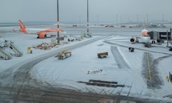 Am Flughafen BER ist der Flugverkehr aufgrund der Witterung eingestellt worden.