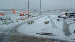 Am Flughafen BER ist der Flugverkehr aufgrund der Witterung eingestellt worden.