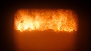 Wenn man in der Müllverbrennungsanlage Spittelau eine stählerne Schutzklappe öffnet, kann man ...