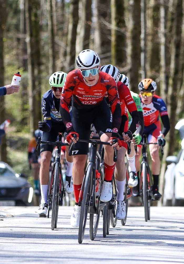 Niklas Wiesmayr an der Spitze des Pelotons.