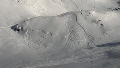 Diese beiden Schneebretter im Paznauntal wurden vermutlich aus der Entfernung ausgelöst.
