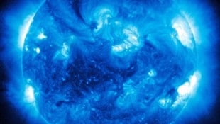 „Nahblick“ auf die Sonne von Katharina Sieverding.