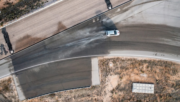 Bei Aquaplaning muss sogar der Testsieger Federn lassen.