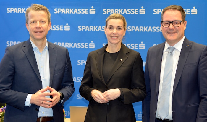 Paul Eiselsberg (IMAS International), Sonja Brandmayer (Wiener Städtische) und Martin Jäger ...