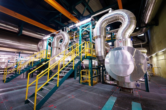 Grün steht für die Wasseraufbereitung: Hier entsteht – nach der Stromgewinnung – die Fernwärme.