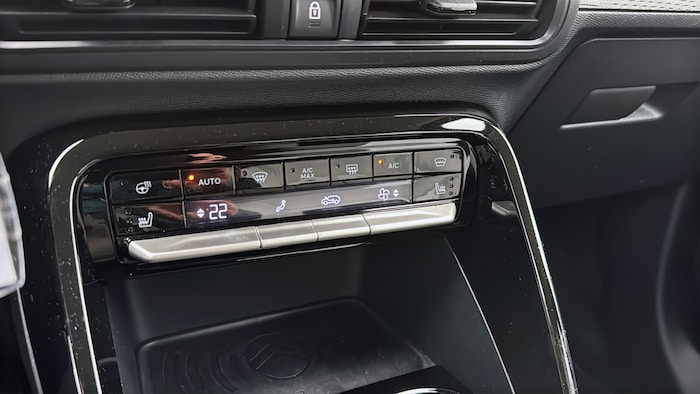 Die Klimaautomatik hat eine eigene Bedienkonsole.
