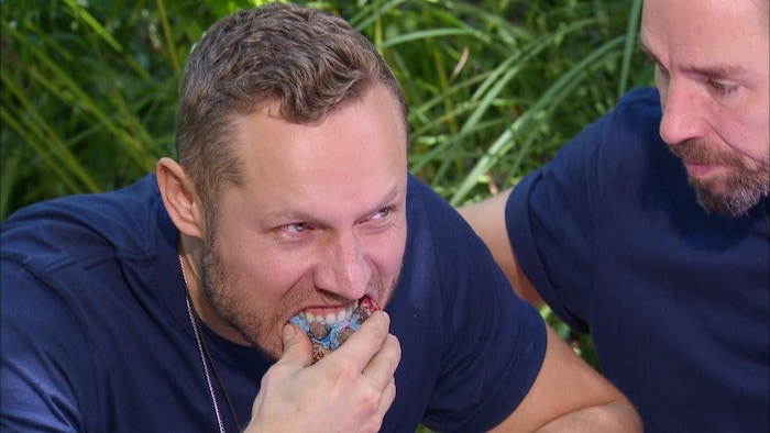 Patrick wurde von Gil heftig angefeuert.