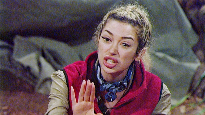 Ariel ging erneut auf Gil los.