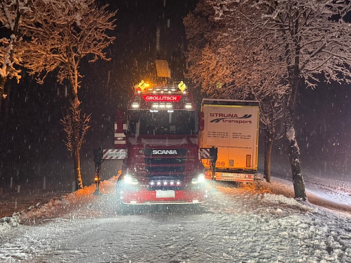 Besonders im Bereich Greifenburg sorgte der Schneefall für ein Verkehrschaos.