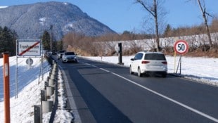 Warum hier 50 km/h? Die Lenkerin wurde wie andere vom Radar (rechts am Straßenrand) erfasst.