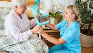 Der demografische Wandel sorgt für einen Anstieg der Pflegeleistungen.