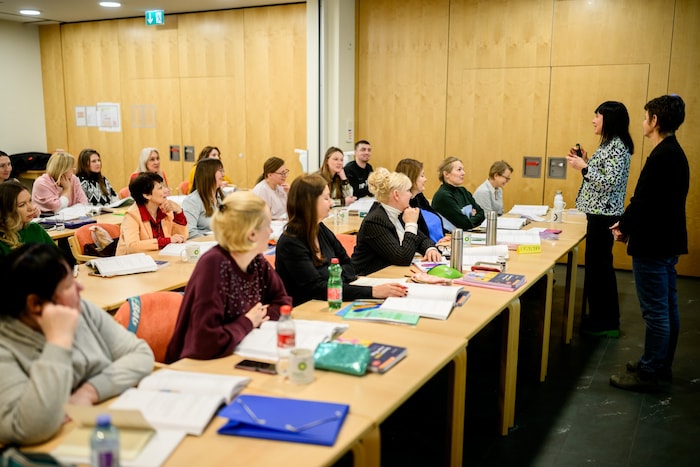 Für fachlich kompetente Ausbildung in der Pflege sorgen die Sozialberufeakademie Wienerwald und ...