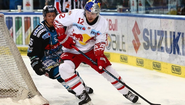 Der Klagenfurter Alex Cijan einst im Dress von Salzburg. Aktuell ist er Sportchef und Spieler ...