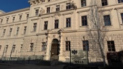 Die Mitglieder des Motorradclubs mussten sich am Landesgericht Wels verantworten.