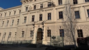 Die Mitglieder des Motorradclubs mussten sich am Landesgericht Wels verantworten.