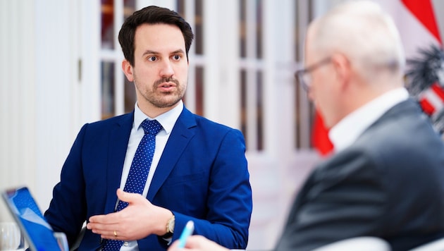 Education Minister Christoph Wiederkehr (NEOS) has been causing a stir for a week with his ...