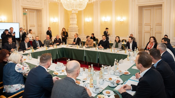 Die Gipfel-Teilnehmer in der Grazer Burg