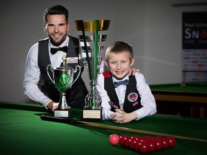 Lukas Stötzer (hier mit Coach und Mentor Paul Schopf) krönte sich einst schon als 9-Jähriger zu ...