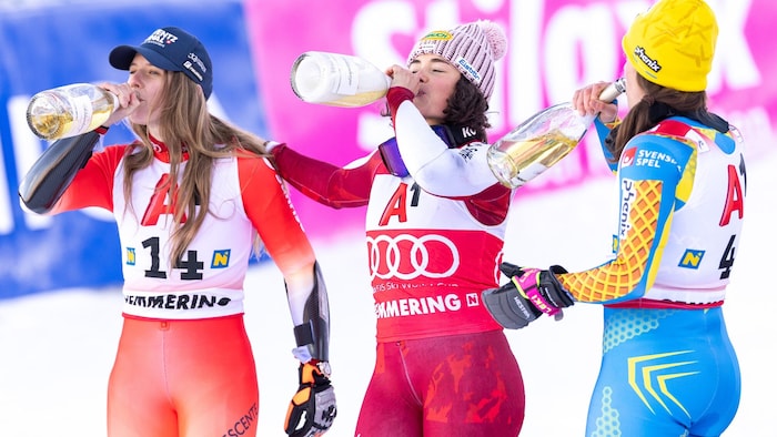 Nach dem Triumph am Semmering darf sich Julia Scheib (Mitte) bei Olympia berechtigte Hoffnungen ...