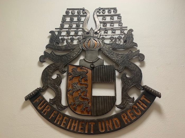 Für Freiheit und Recht: Das Wappen hängt auch im „neuen“ Kammersitz im alten Siechenhaus – bis ...