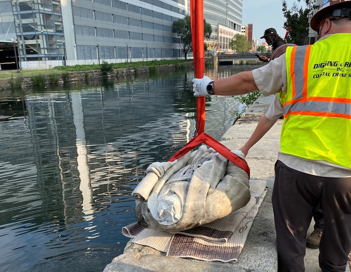 Bei Protesten nach der Tötung von George Floyd wurde der Kolumbus-Statue der Kopf abgeschlagen ...