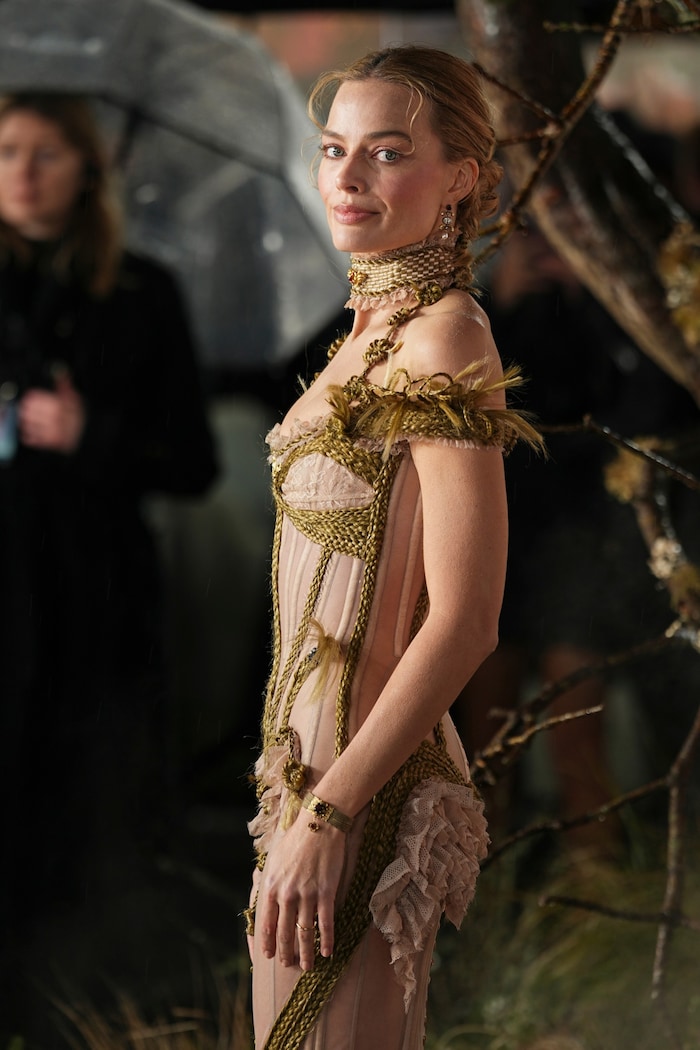 Margot Robbies Armband war eine Nachbildung des Schmuckstückes der Brontë-Schwestern.