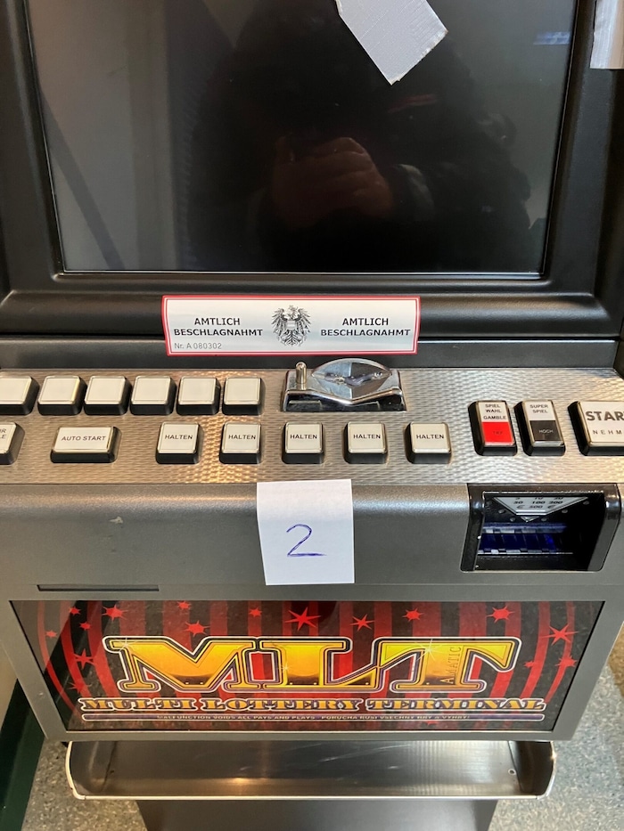Die Finanzpolizei beschlagnahmte die Geräte.