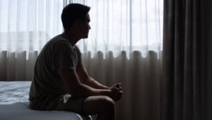 Auch junge Menschen sind mitunter in Pflegeheimen untergebracht. (Symbolbild)