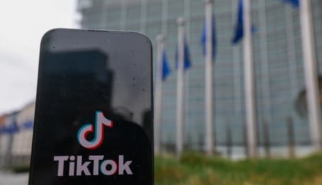 Die EU-Kommission hält fest, dass die Gestaltung von TikTok die Nutzer ständig mit neuen ...