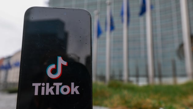 Die EU-Kommission hält fest, dass die Gestaltung von TikTok die Nutzer ständig mit neuen ...