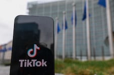 Die EU-Kommission hält fest, dass die Gestaltung von TikTok die Nutzer ständig mit neuen ...