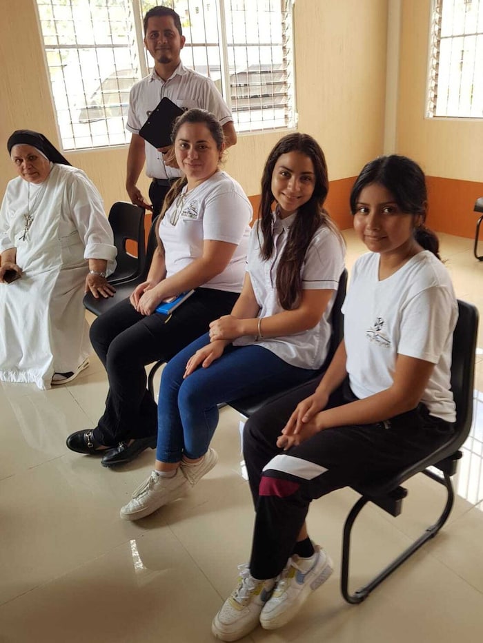 Diese Mädchen freuen sich über ein Stipendium in Santa Elena.