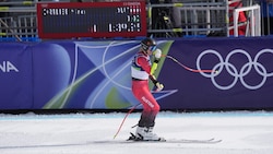 „Scheibenwischer“-Geste: Nina Ortlieb kam verärgert im Ziel an.