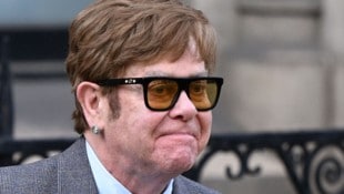 Elton John erhob schwere Vorwürfe gegen britische Boulevardmedien.