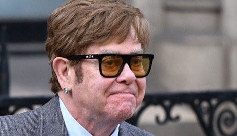 Elton John erhob schwere Vorwürfe gegen britische Boulevardmedien.