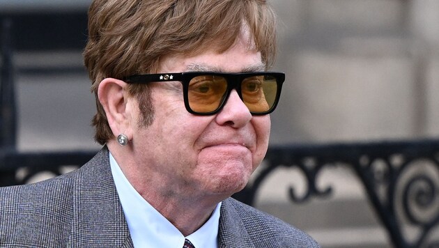 Elton John erhob schwere Vorwürfe gegen britische Boulevardmedien.