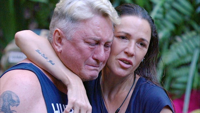 Hubert tauschte seine Ohrstöpsel gegen Simones Kette – und bekam dafür eine Umarmung.