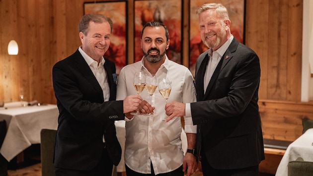 Prost! Johannes Mitterer, Edip Sigl und Nikolai Bloyd (von links).