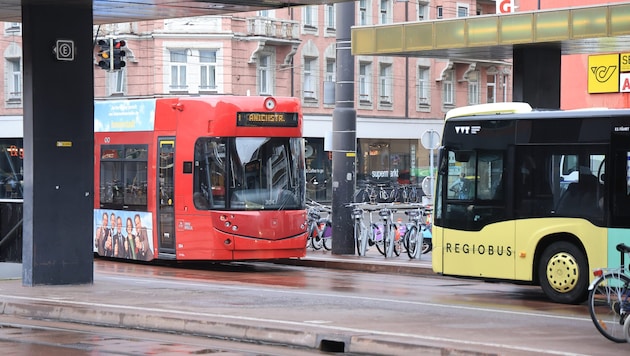 Für das Öffi-Angebot mit Bahn, Straßenbahn und Bus muss man tiefer in die Tasche greifen.