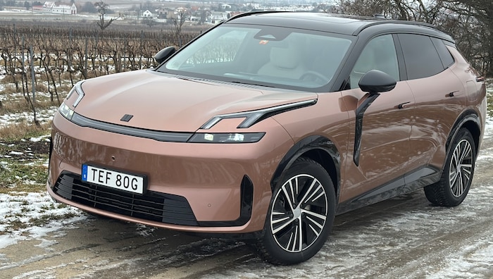 Das Kupfer-metallic passt sehr gut zum imposanten Auftritt des Lynk&Co 08.