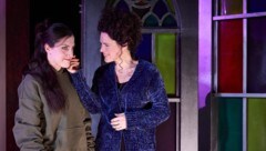 Gemma Vannuzzi als Jo und Gunda Schanderer als Mutter