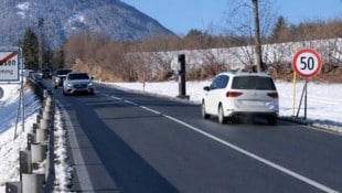 Die Siedlung ist zu Ende, trotzdem gilt hier ein Limit von 50 km/h – samt Radar