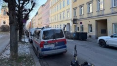 Die Polizei hat die Arbeit am Tatort in der Harrachstraße inzwischen abgeschlossen.