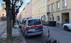 Die Polizei hat die Arbeit am Tatort in der Harrachstraße inzwischen abgeschlossen.