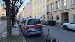 Die Polizei hat die Arbeit am Tatort in der Harrachstraße inzwischen abgeschlossen.
