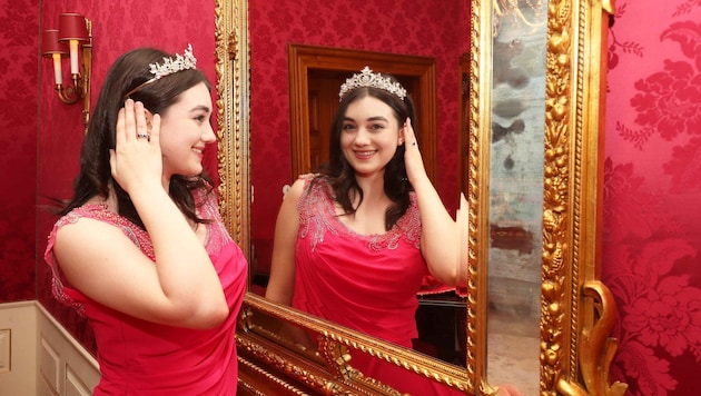 Francesca Antonia Wink beim „Krone“- Fotoshooting. Das Diadem sitzt schon mal perfekt.