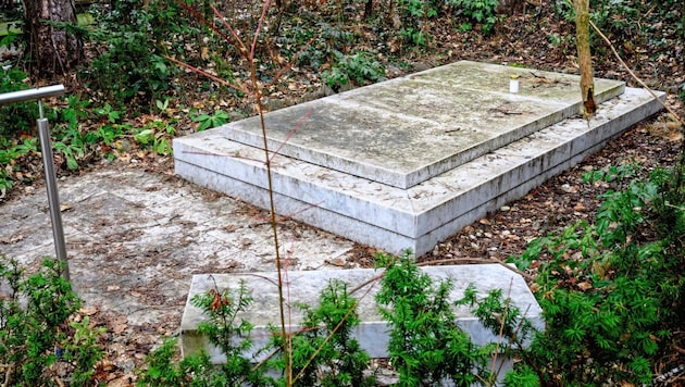 The crypt of the former merchant. He has since been reburied there.