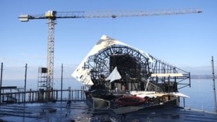 Derzeit wird eifrig am Bühnenbild gebastelt – hinter den Kulissen kämpfen die Bregenzer ...