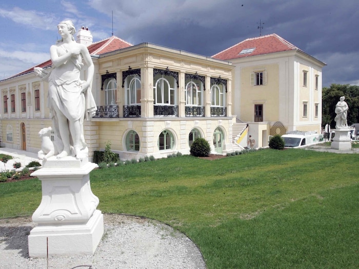 Der Turm des Schlosses stammt aus dem 15. Jahrhundert.