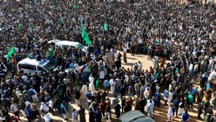 Hunderte Menschen waren zur Beerdigung von Seif al-Islam Gaddafi erschienen.